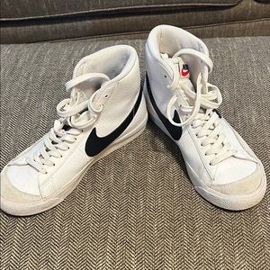 Nike White and Black High-Tops